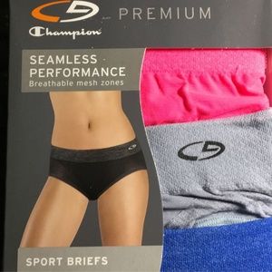 Champion Intimates & Sleepwear - Women's Seamless Performance Sport Briefs 3pk Champion Intimates & Sleepwear - Women's Seamless Performance Sport Briefs 3pk